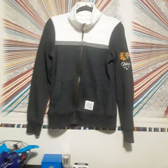 OriginalRetroBrand Women ChicagoBlackhawks Sweater - Picture 5 of 16